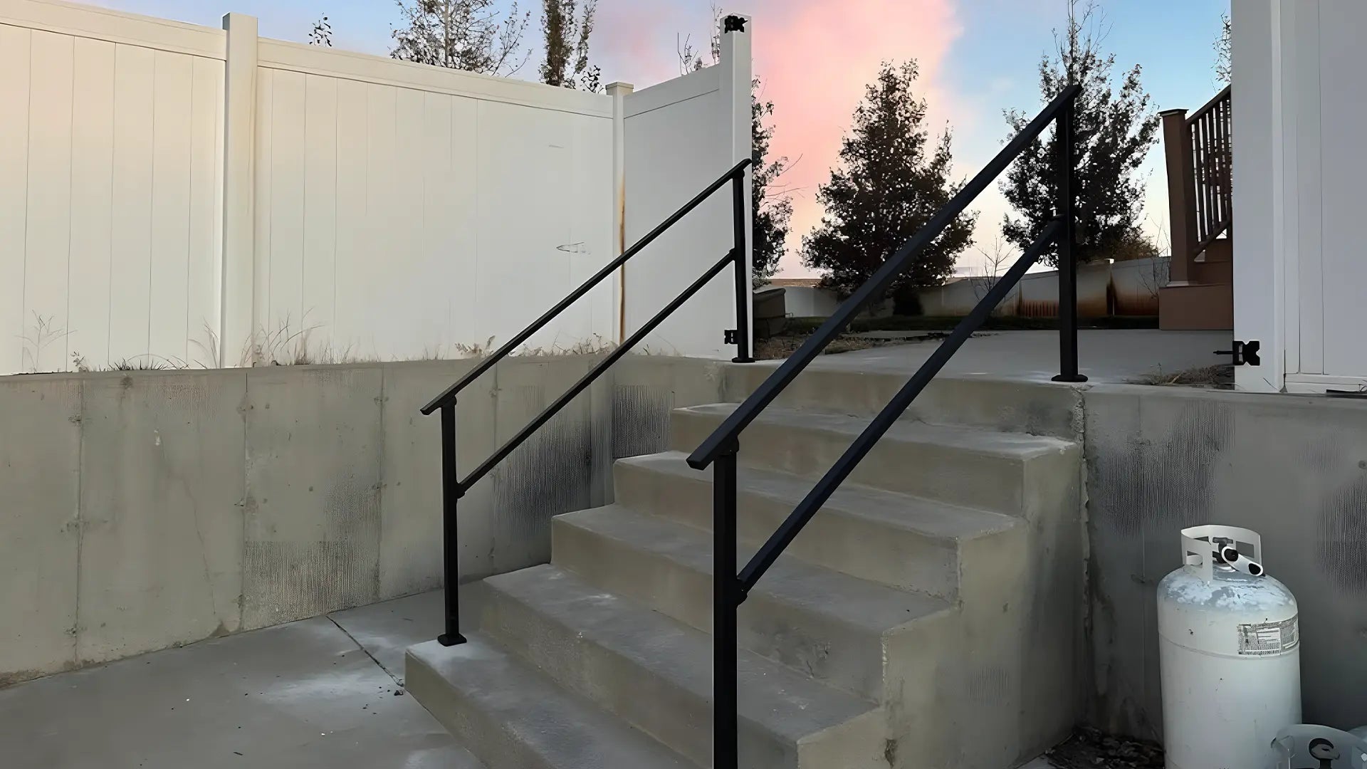 Safe & Stylish Hand Railings for Stairs - CR Fence & Rail